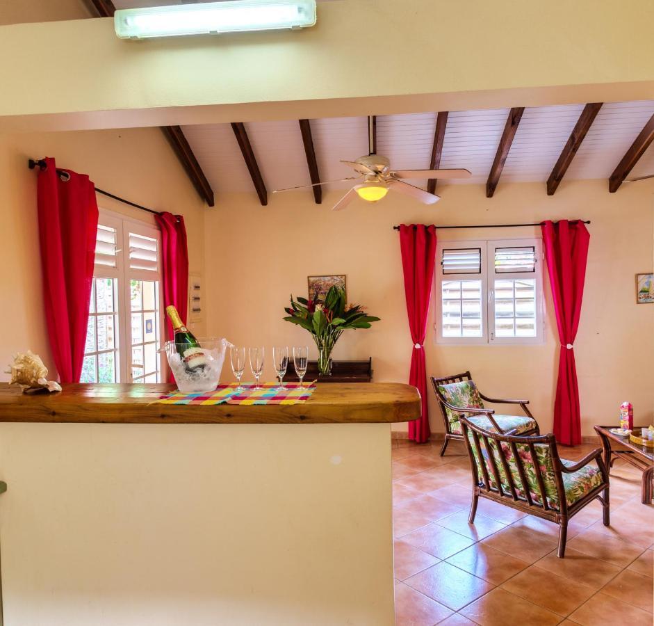 Coquette Villa Du Cap Est Le Francois Bagian luar foto